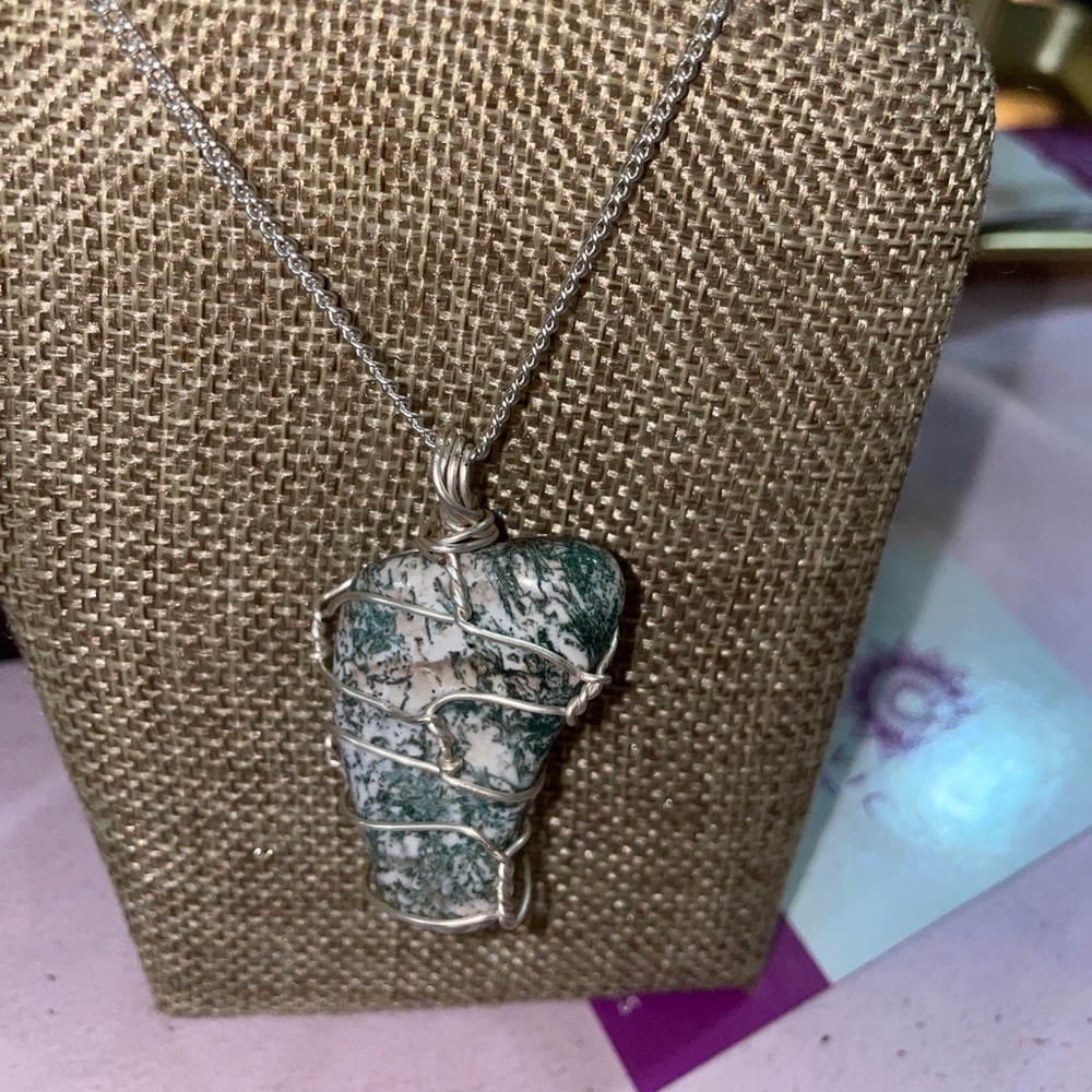 Tree Agate necklace with silver metal finish